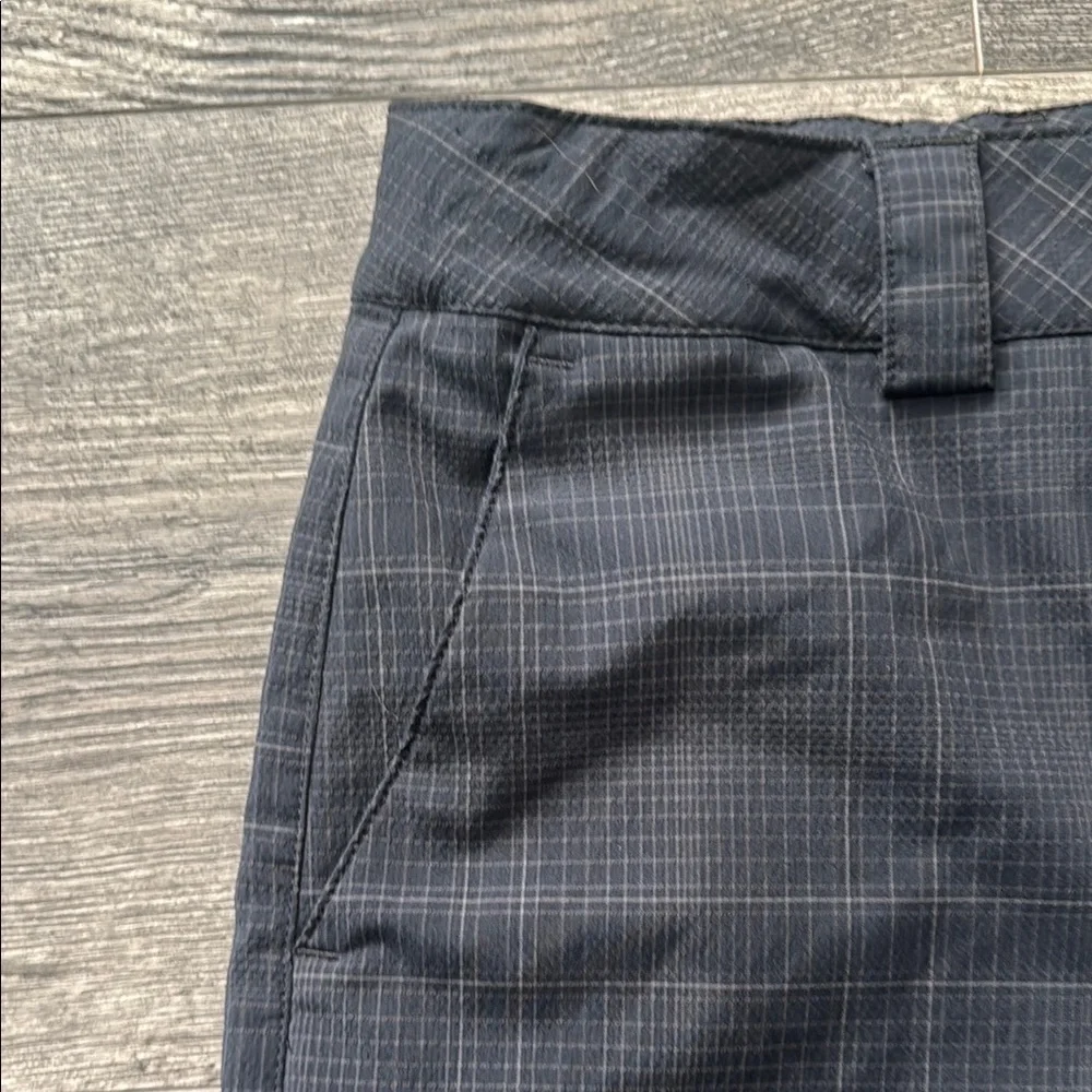 Under Armour Boys Gray Plaid Casual Shorts, size medium